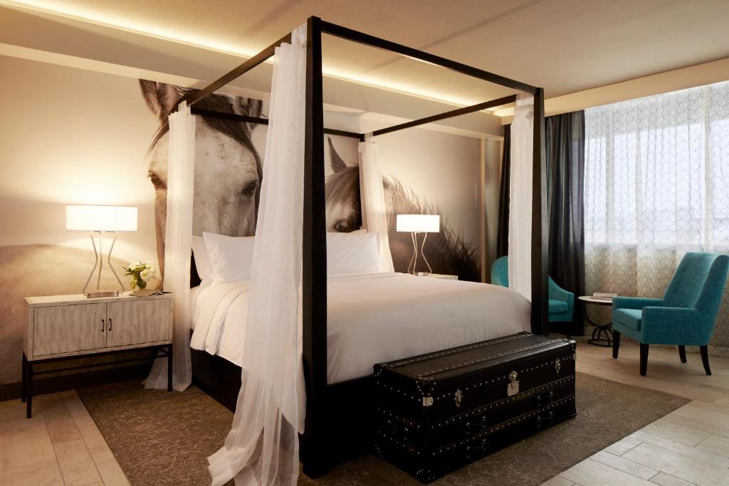 Postel nebo postele na pokoji v ubytování Archer Hotel Austin