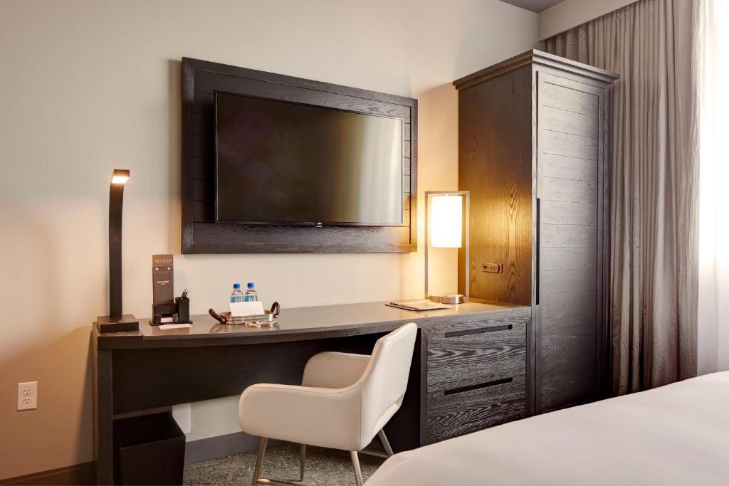 Postel nebo postele na pokoji v ubytování Archer Hotel Austin