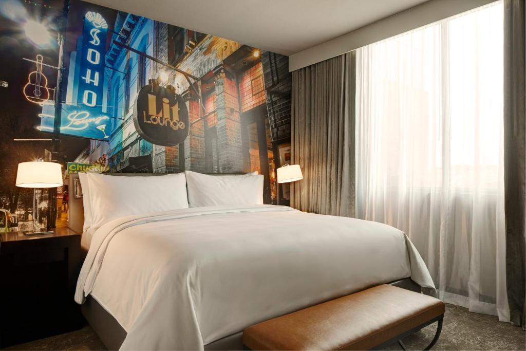 Postel nebo postele na pokoji v ubytování Archer Hotel Austin