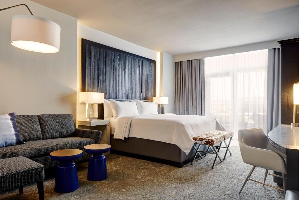 Postel nebo postele na pokoji v ubytování Archer Hotel Austin