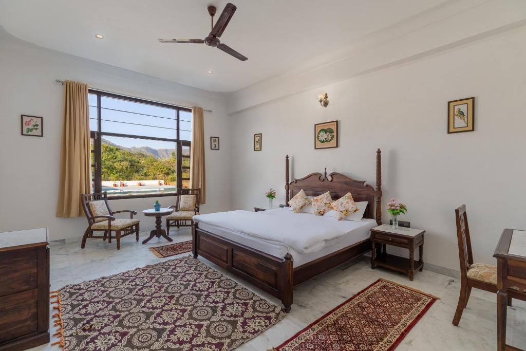 Postel nebo postele na pokoji v ubytování Jass Bagh Home stay Udaipur I swimming pool I wedding I 946o1o3906