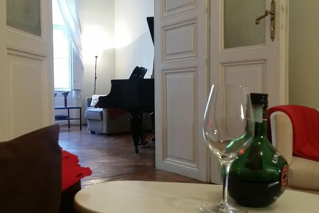 Posedenie v ubytovaní AIRAM Apartment CENTER BUDAPEST 120m2