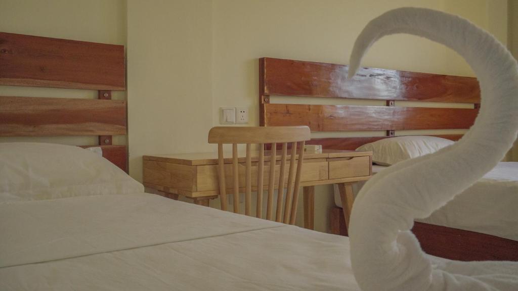 Llit o llits en una habitació de Speed 8 Inn Moalboal