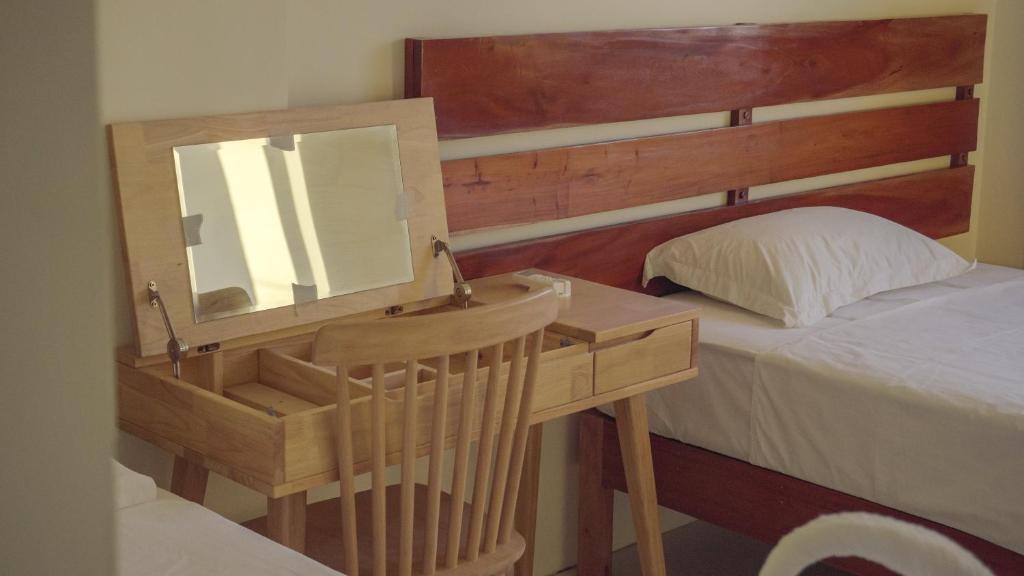Llit o llits en una habitació de Speed 8 Inn Moalboal