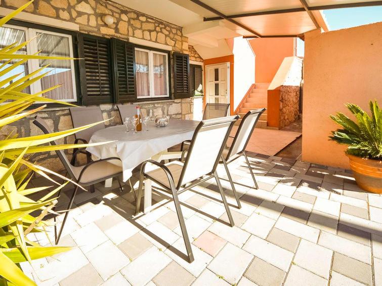Patio alebo iná vonkajšia časť ubytovania Villa Mila Biograd na Moru-Polača