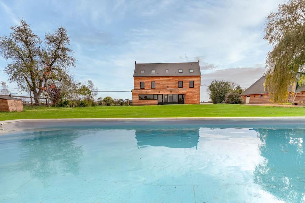 Bazén v ubytování Gîte de la Garenne - Cottage chaleureux avec piscine nebo v jeho okolí