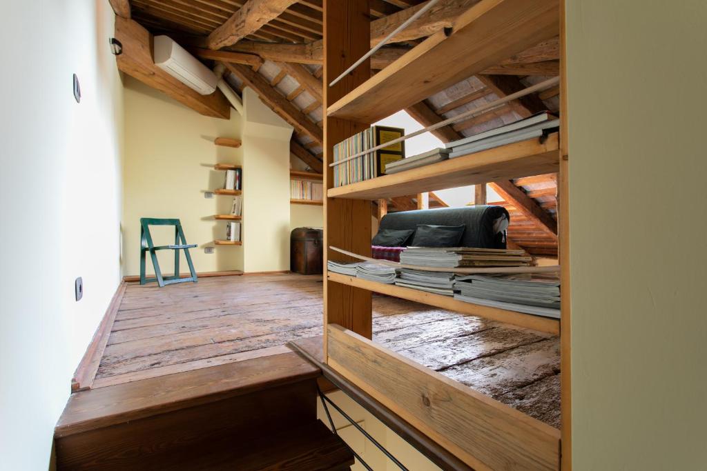 Poschodová posteľ alebo postele v izbe v ubytovaní Wondrous Palazzetto 1619 in Magical Burano Island
