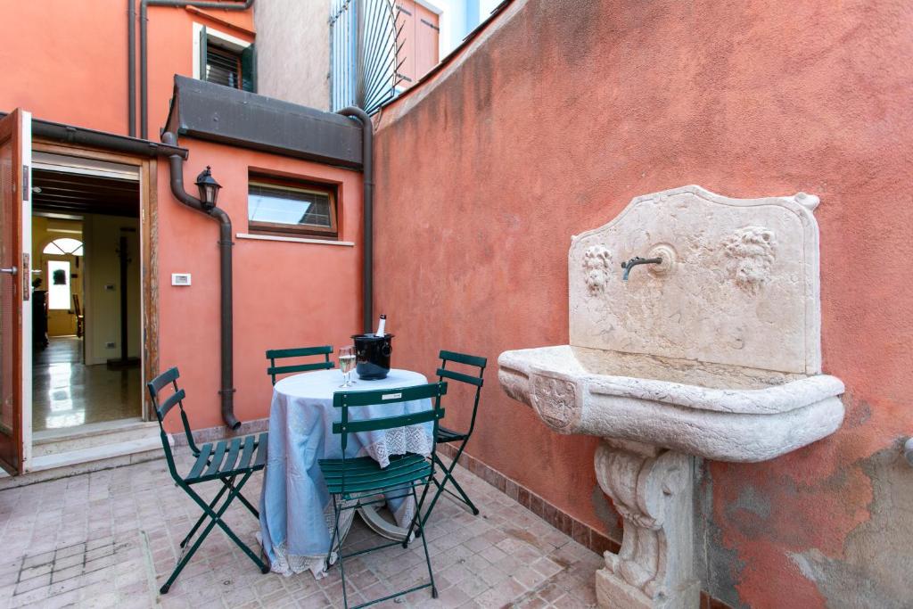 Fotografia z galérie ubytovania Wondrous Palazzetto 1619 in Magical Burano Island v destinácii Burano