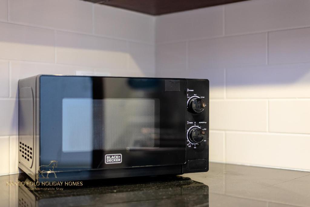 Black-Decker MZ2020P 20Ltr Microwave Oven
