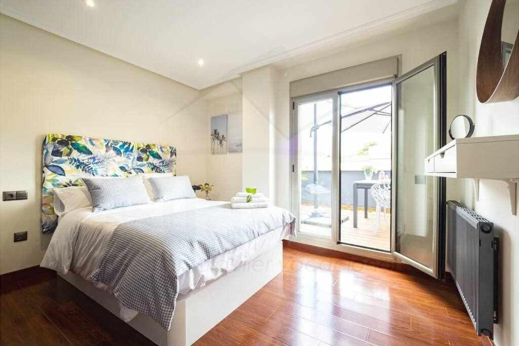 A bed or beds in a room at Silmo Ático By Silastur
