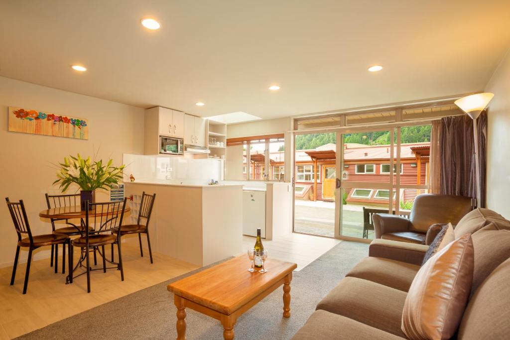Cranbury Court Apartments - One-Bedroom Apartment