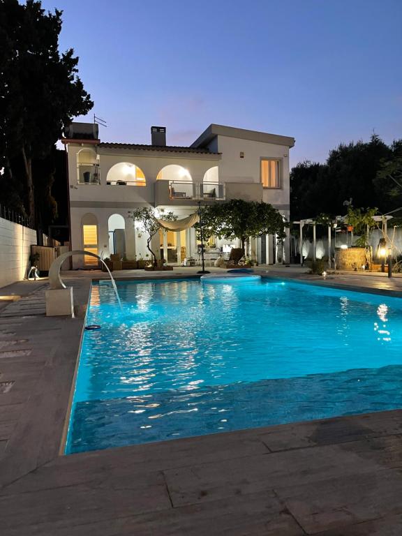A piscina localizada em Villa Rosa Bianca Luxury Apartment ou nos arredores