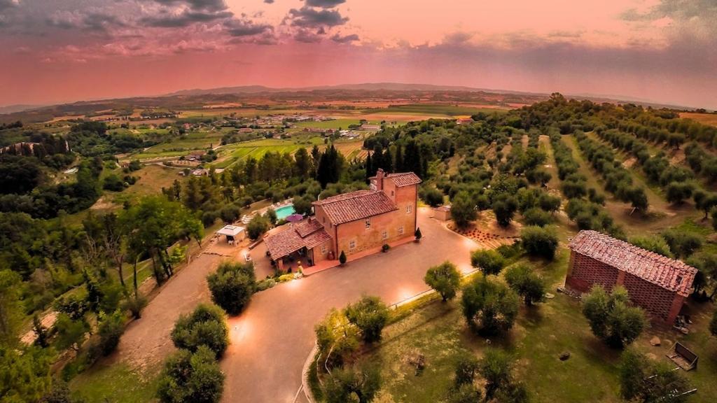 מבט מלמעלה על VILLA LARINO Luxury villa in Tuscany with breathtaking view