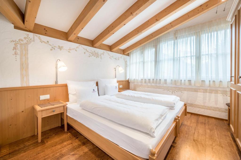 Postel nebo postele na pokoji v ubytování Haus zur Vogelweide App 6