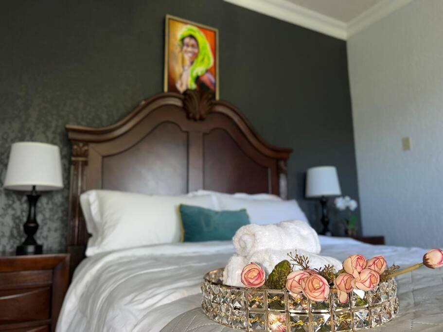 2 Bedroom Condo - Housity