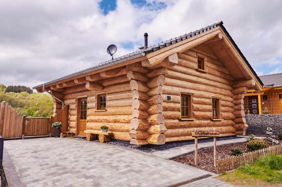a log cabin with a bench in front of it at EifelBlockHaus in Rieden