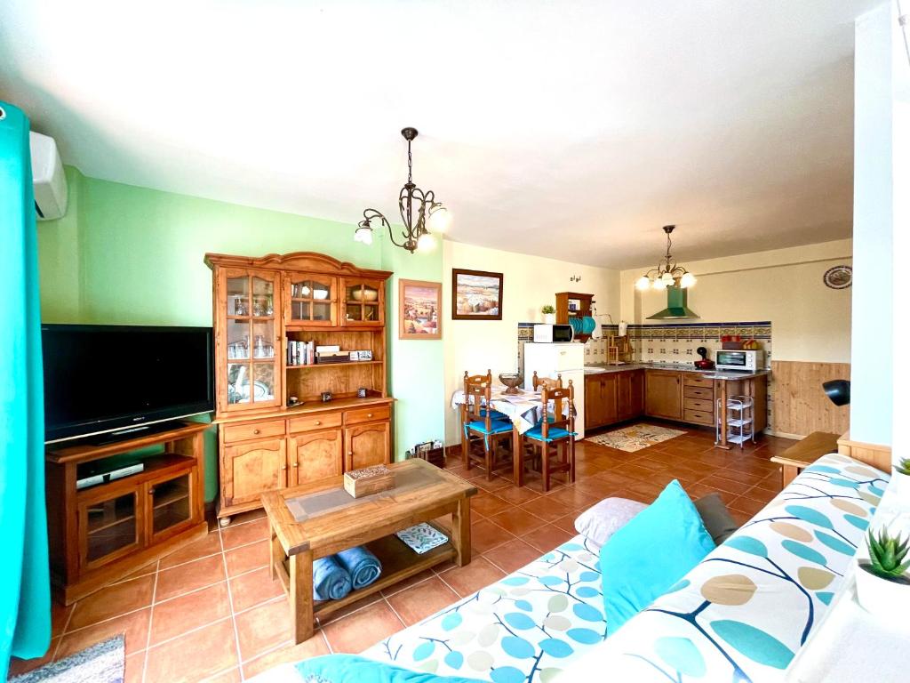 Kuchyň nebo kuchyňský kout v ubytování Apartamentos Axarquia , Frigiliana, terraza privada con vistas a la montaña rio y al mar