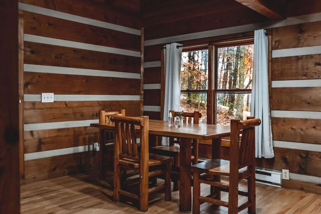 Deer Run Cabin at 36 North - Hot Tub - Housity