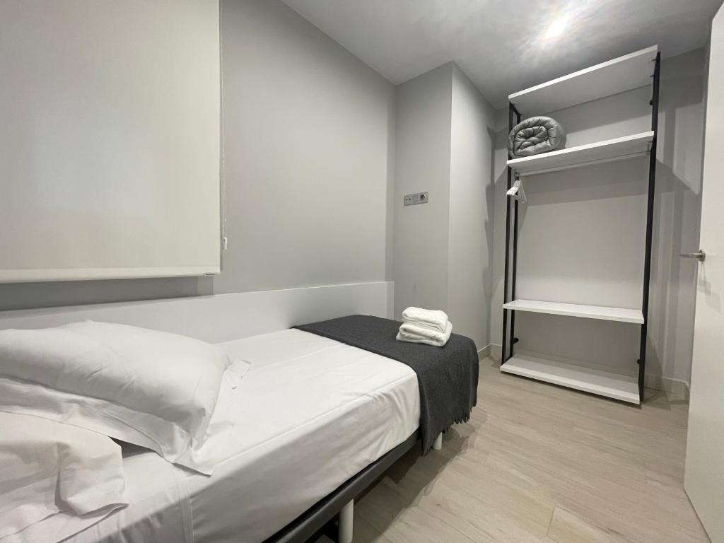 Кровать или кровати в номере Apartaments Voramar Roses