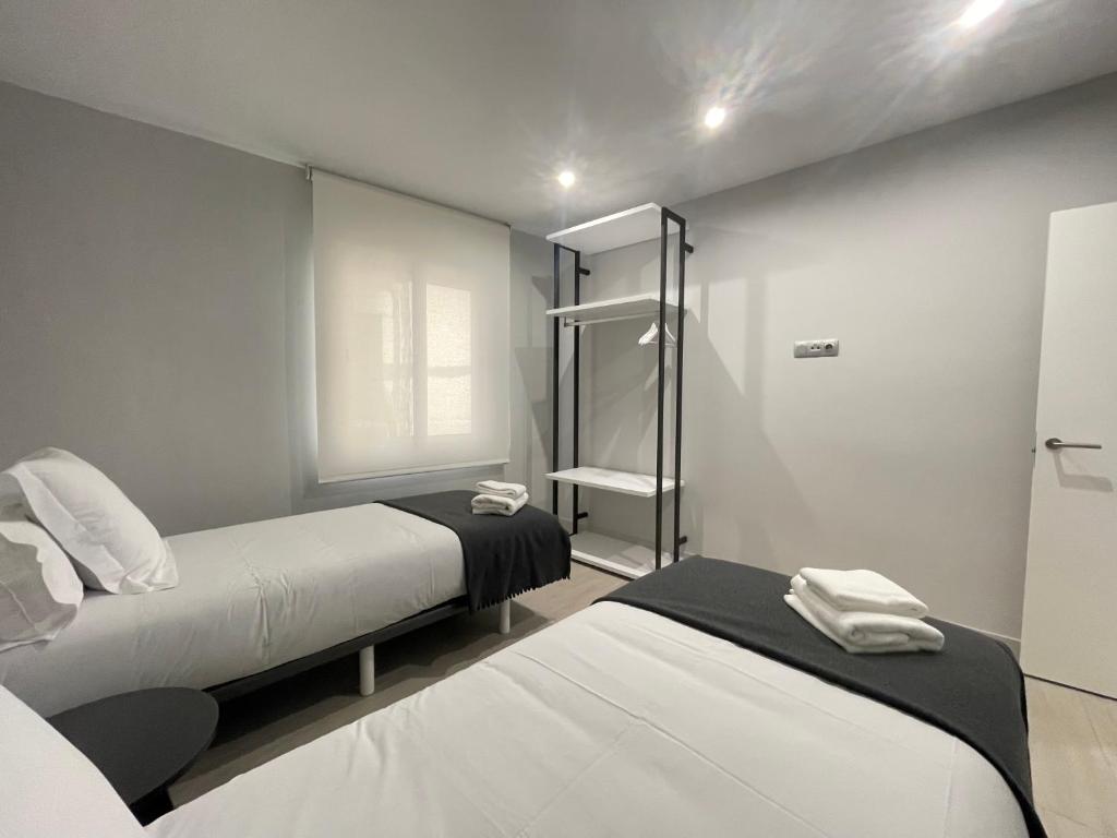 Кровать или кровати в номере Apartaments Voramar Roses