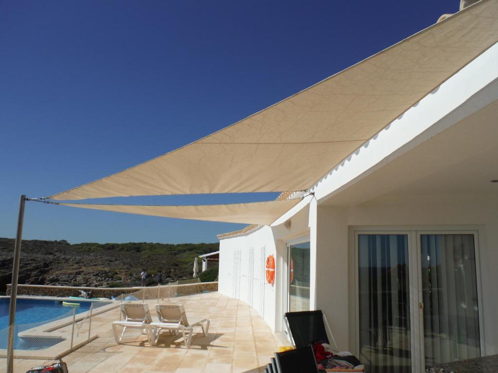 Basen w obiekcie Ficula Nou Beachfront Villa with private pool lub w pobliżu