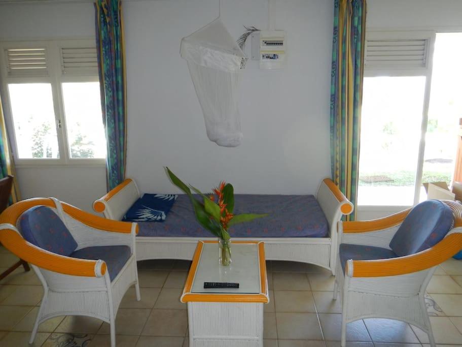 Istumisnurk majutusasutuses Superbe villa créole vue mer avec accès piscine et plage