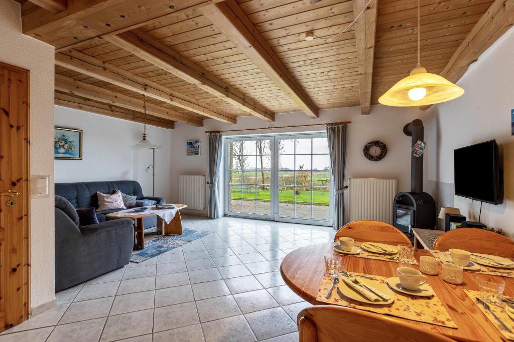 Μια τηλεόραση ή/και κέντρο ψυχαγωγίας στο Schäferhof Dircks Fewo 2