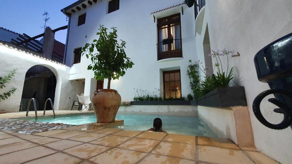 Bazén v ubytovaní Ca Margalef - Casa Rutal con Encanto alebo v jeho blízkosti