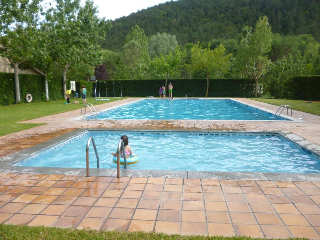 Bazén v ubytování Camping Pirinenc nebo v jeho okolí