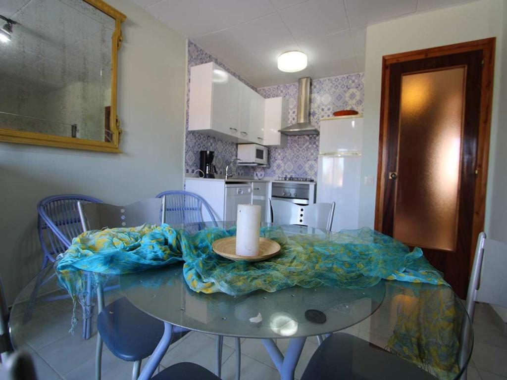 Kuchyňa alebo kuchynka v ubytovaní Perfecto apartamento cerca del mar, ¡Mascotas bienvenidas! WiFi gratis, aire acondicionado opcional - ES-184-41