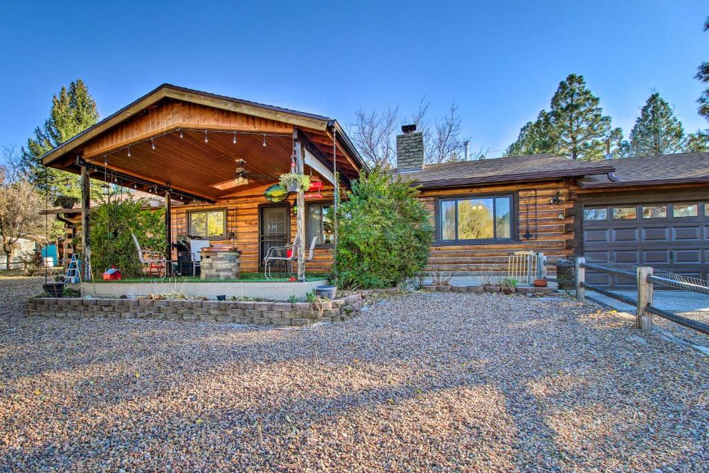 Lakefront Cabin with Kayaks!,
