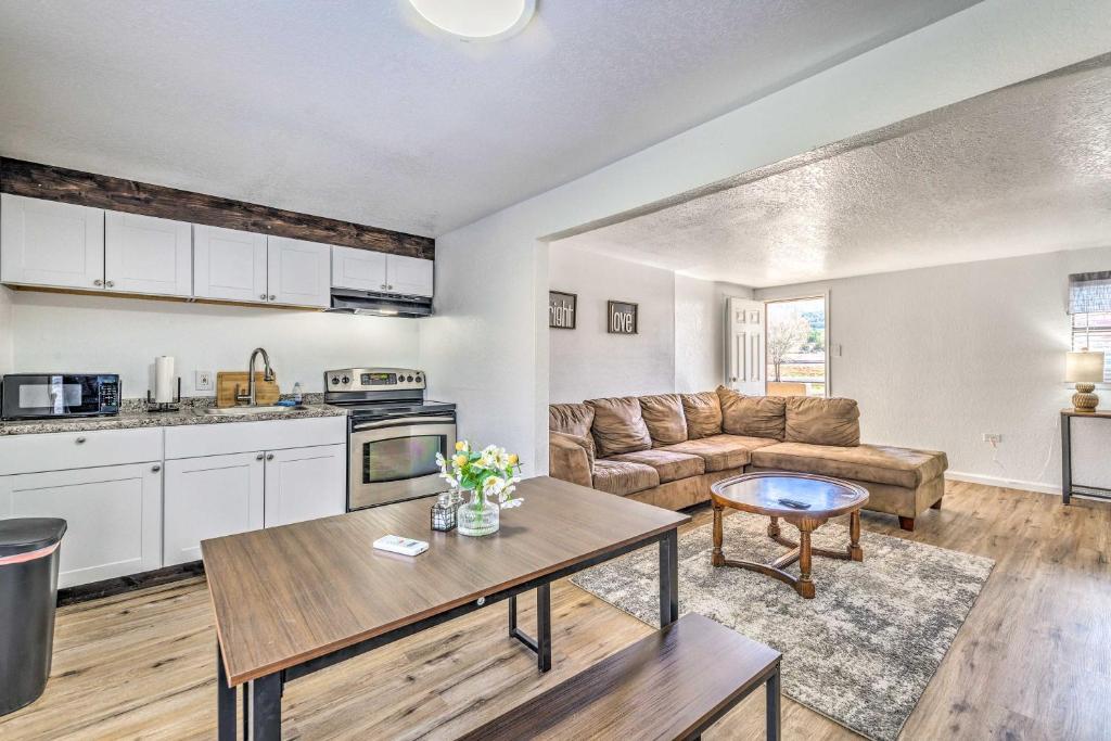 Φωτογραφία από το άλμπουμ του Bright 2-Story Condo 8 Mi to Grindstone Lake σε Ruidoso Downs