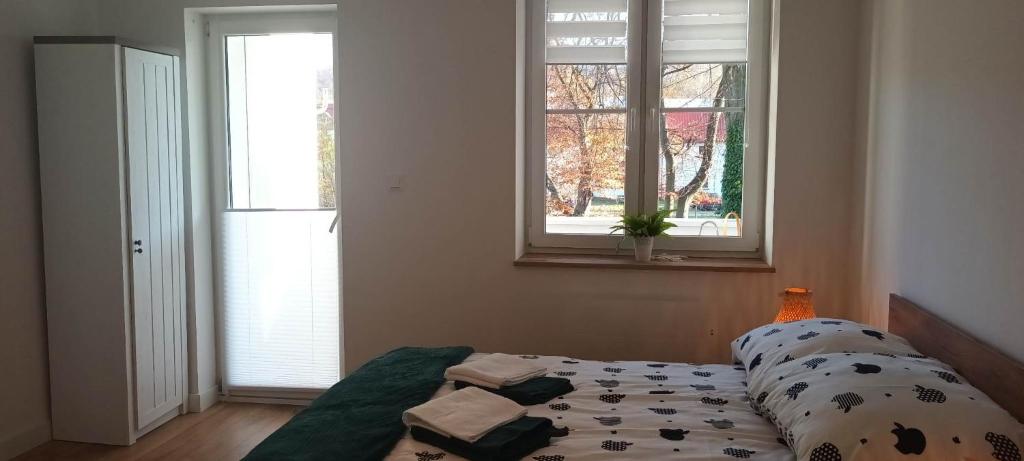 Łóżko lub łóżka w pokoju w obiekcie Apartament Green Forest