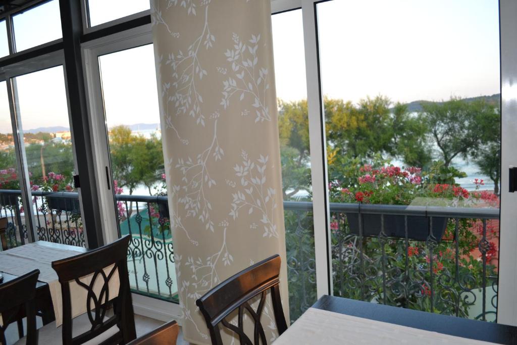 A balcony or terrace at Pansion Karoca
