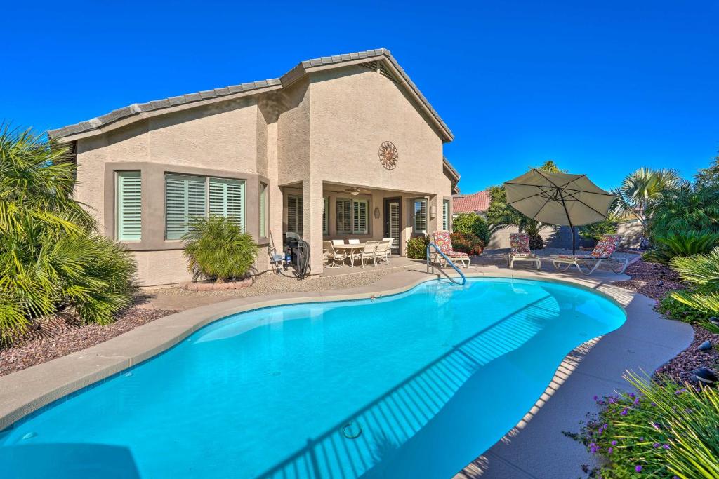 Glendale Getaway with Outdoor Pool and Gas Grill!, Glendale (updated prices 2024)