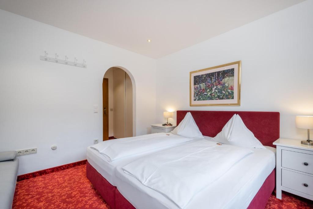 Postel nebo postele na pokoji v ubytování Hotel Gasthof Krahlehenhof