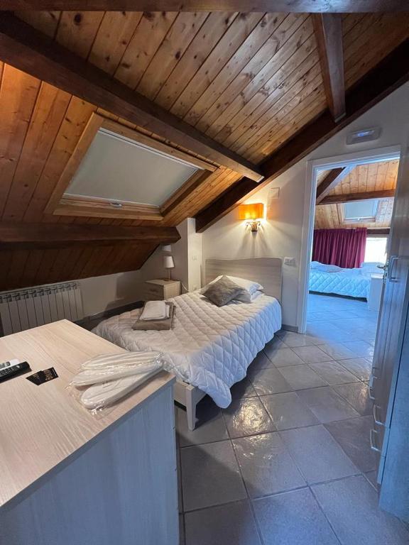 Łóżko lub łóżka w pokoju w obiekcie IL PALAZZO - Luxury Home & Event