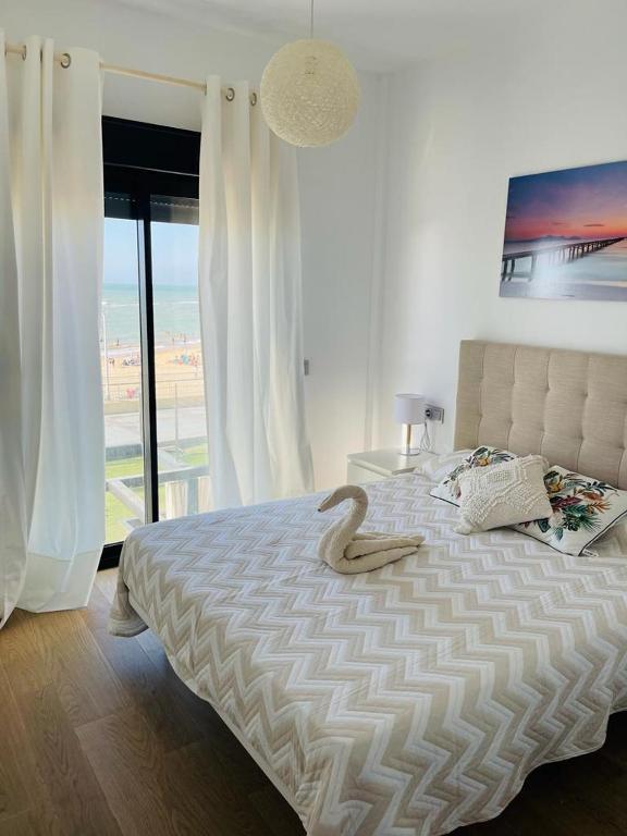 Posteľ alebo postele v izbe v ubytovaní Tríplex Cruz del Mar Beach, Apartamentos Living Sur
