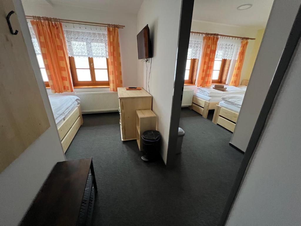 Postel nebo postele na pokoji v ubytování Horský hotel Paprsek