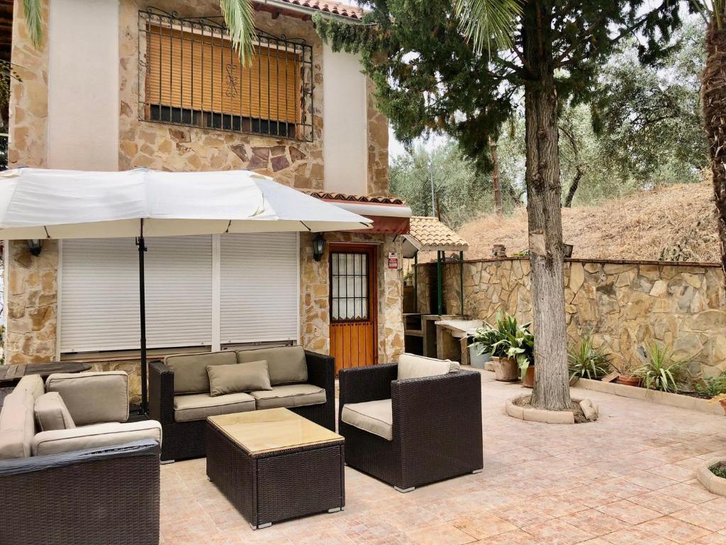 A seating area at Nueva Cazorla Mirador Cerro del Escribano