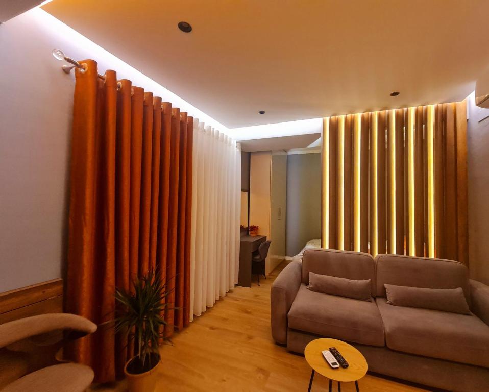 Istumisnurk majutusasutuses Sunny Apartment - Blloku Tirana, near Lake