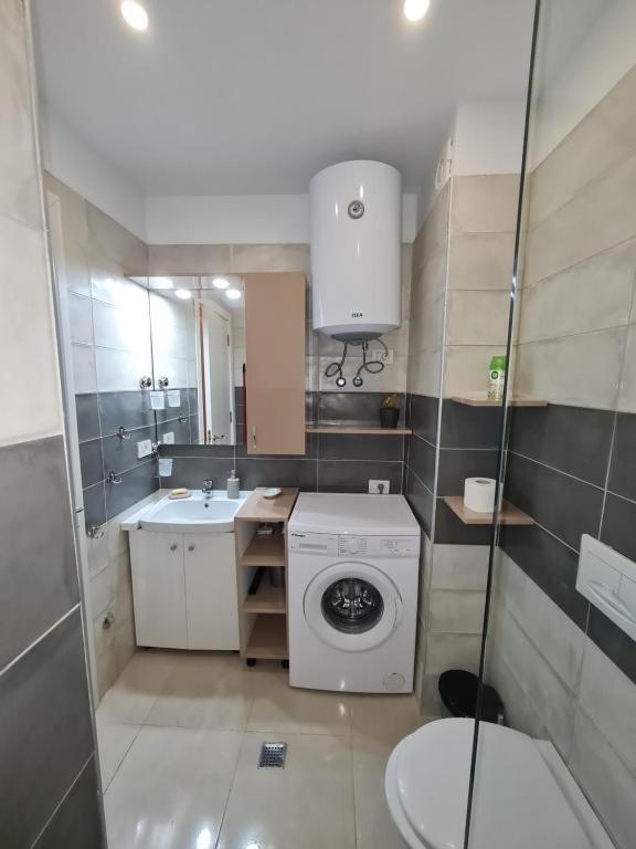 Vannituba majutusasutuses Sunny Apartment - Blloku Tirana, near Lake