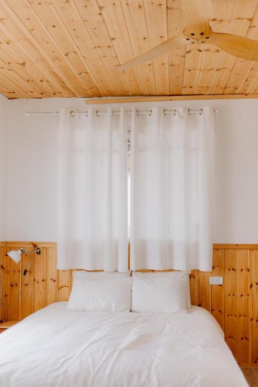 Letto o letti in una camera di Tobiana Desert Lodging Negev
