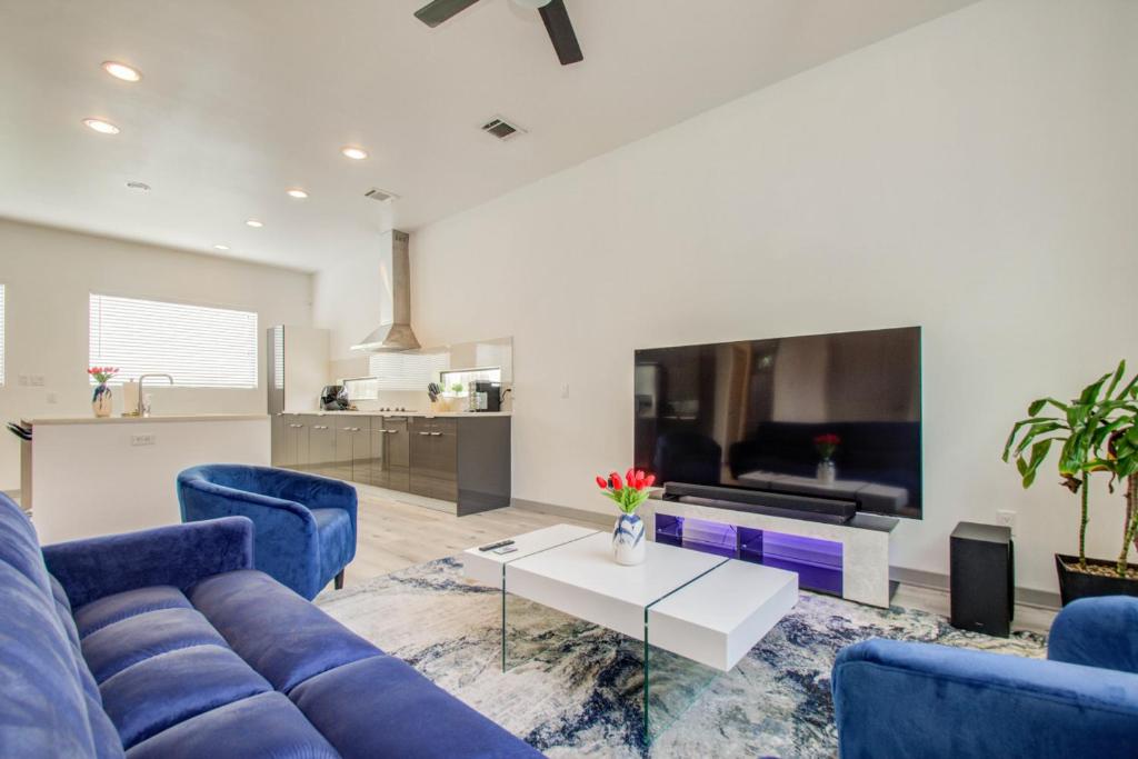 ヒューストンにあるModern 6 Bedroom Smart Home Near Downtown Houstonのギャラリーの写真