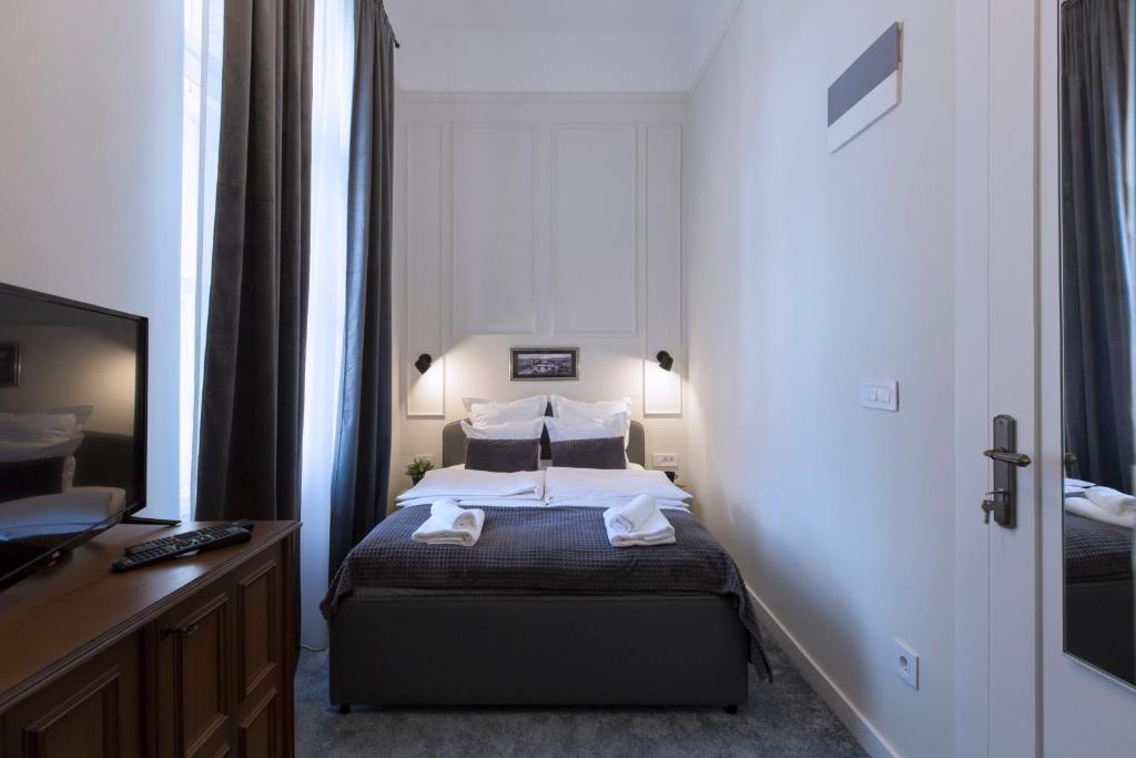 The Gate rooms - Deluxe Double Room With Shower