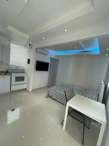 Zona d'estar a 1058 Modern Apt 7