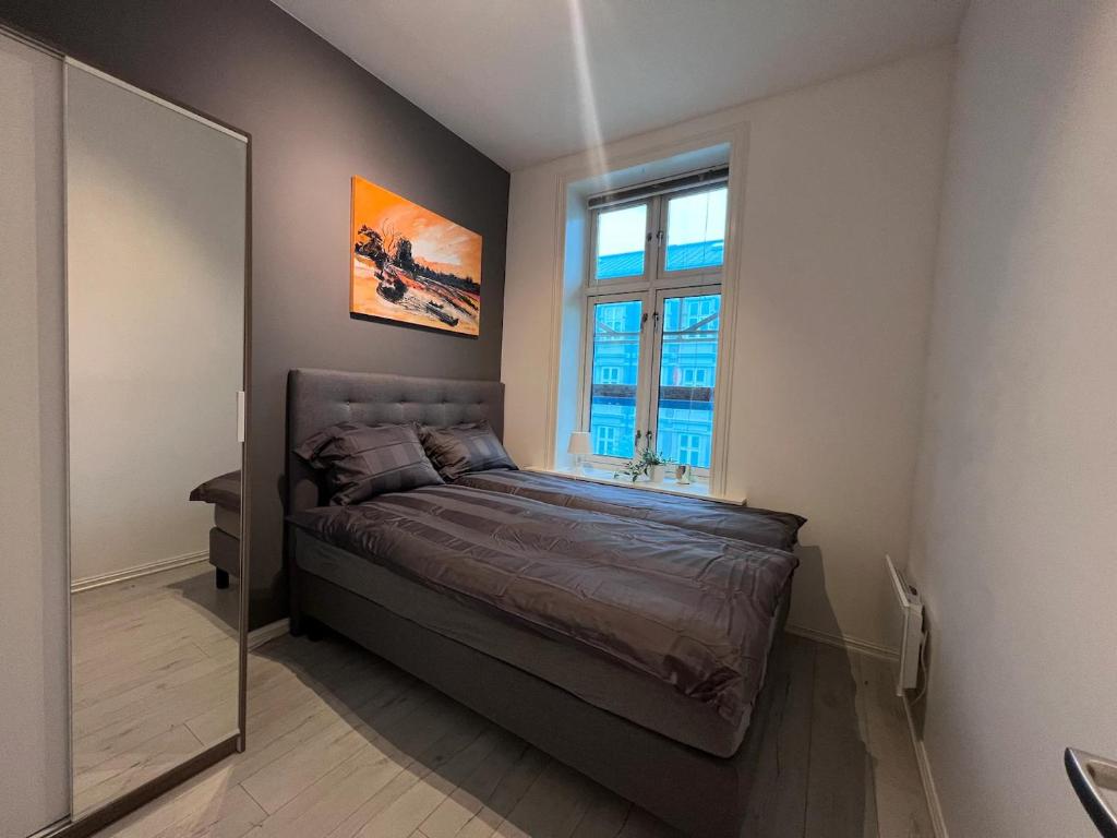 Postel nebo postele na pokoji v ubytování Deluxe room in heart of Oslo Grunerløkka