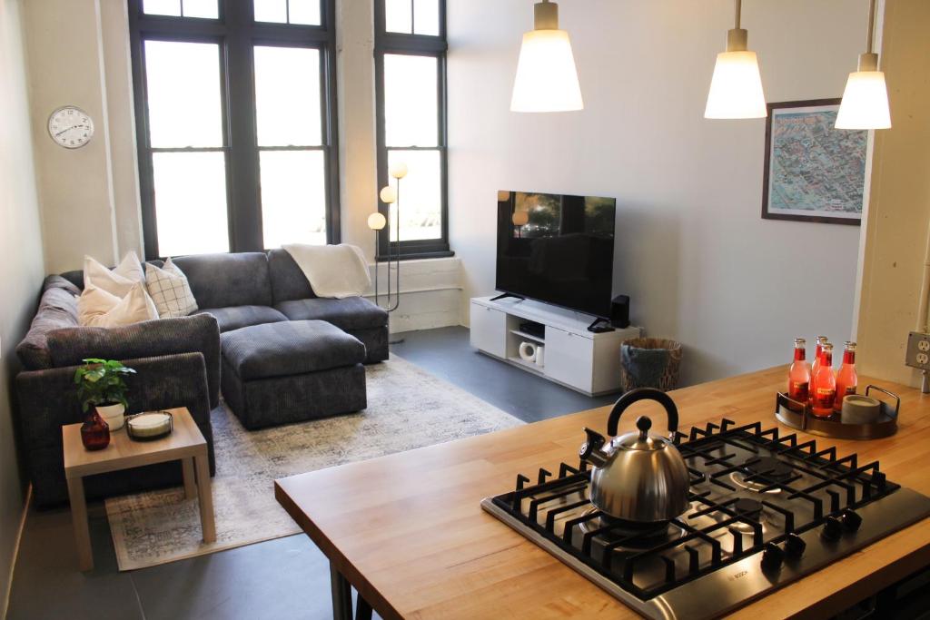 NEW! Lavish Studio Loft in Central Downtown SLC, Salt Lake City (updated prices 2024)