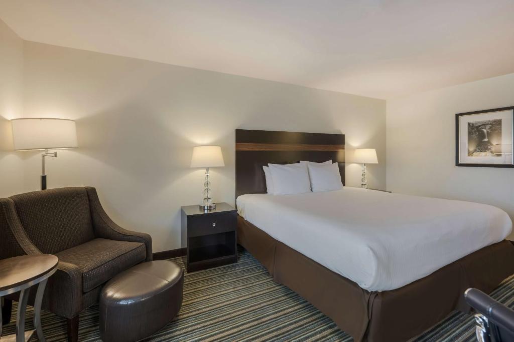 Postel nebo postele na pokoji v ubytování Best Western Alderwood