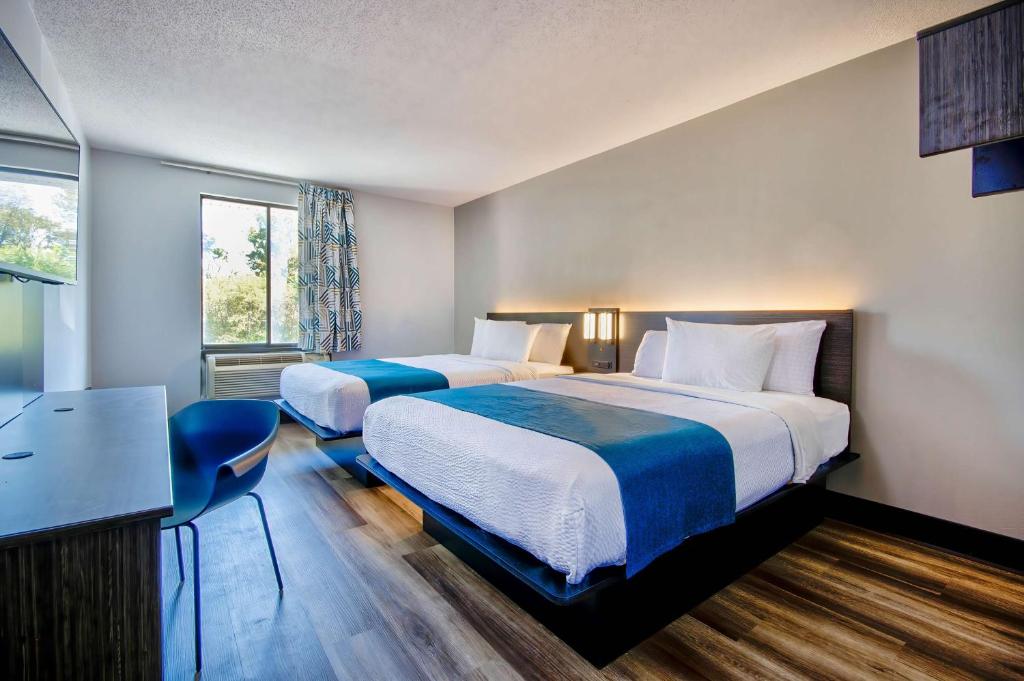 Postel nebo postele na pokoji v ubytování Motel 6 Jeffersonville, IN